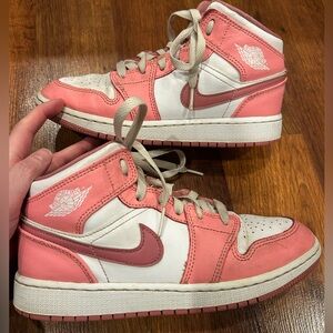 Nike Air Jordan 1 Mid Coral Chalk Valentine's Day Youth Size 4.5 Pink White
